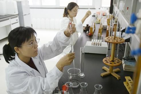严格定期进行水质化验.jpg